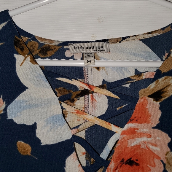 Beautiful Floral Top - Picture 2 of 2